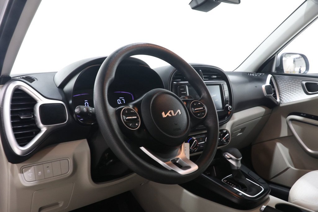 Used 2025 Kia Soul LX w/ LX Technology Package FWD image 18