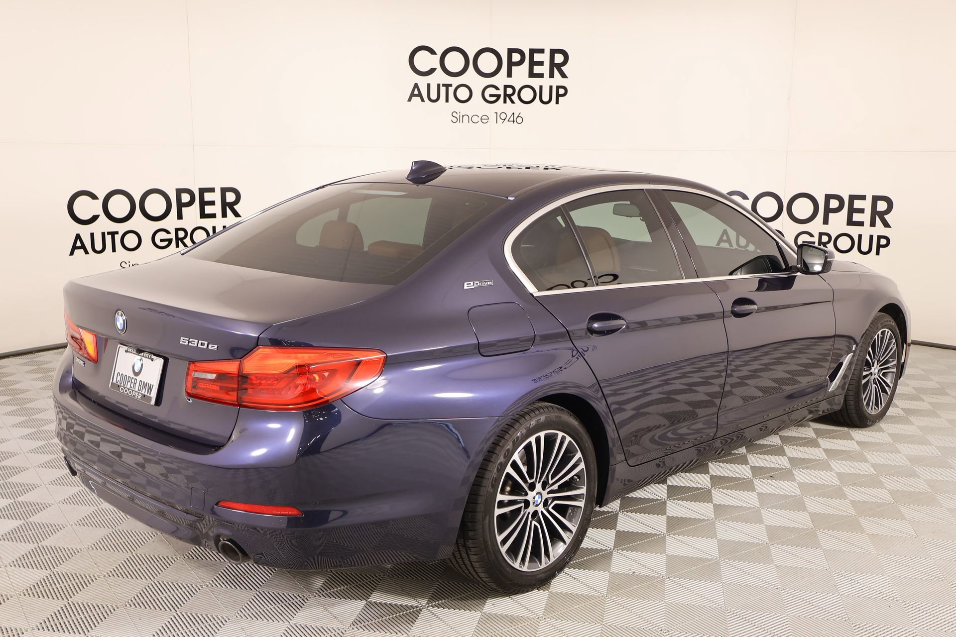 Used 2019 BMW 530e xDrive w/ Convenience Package image 22