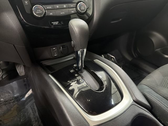 Used 2015 Nissan Rogue SV image 27