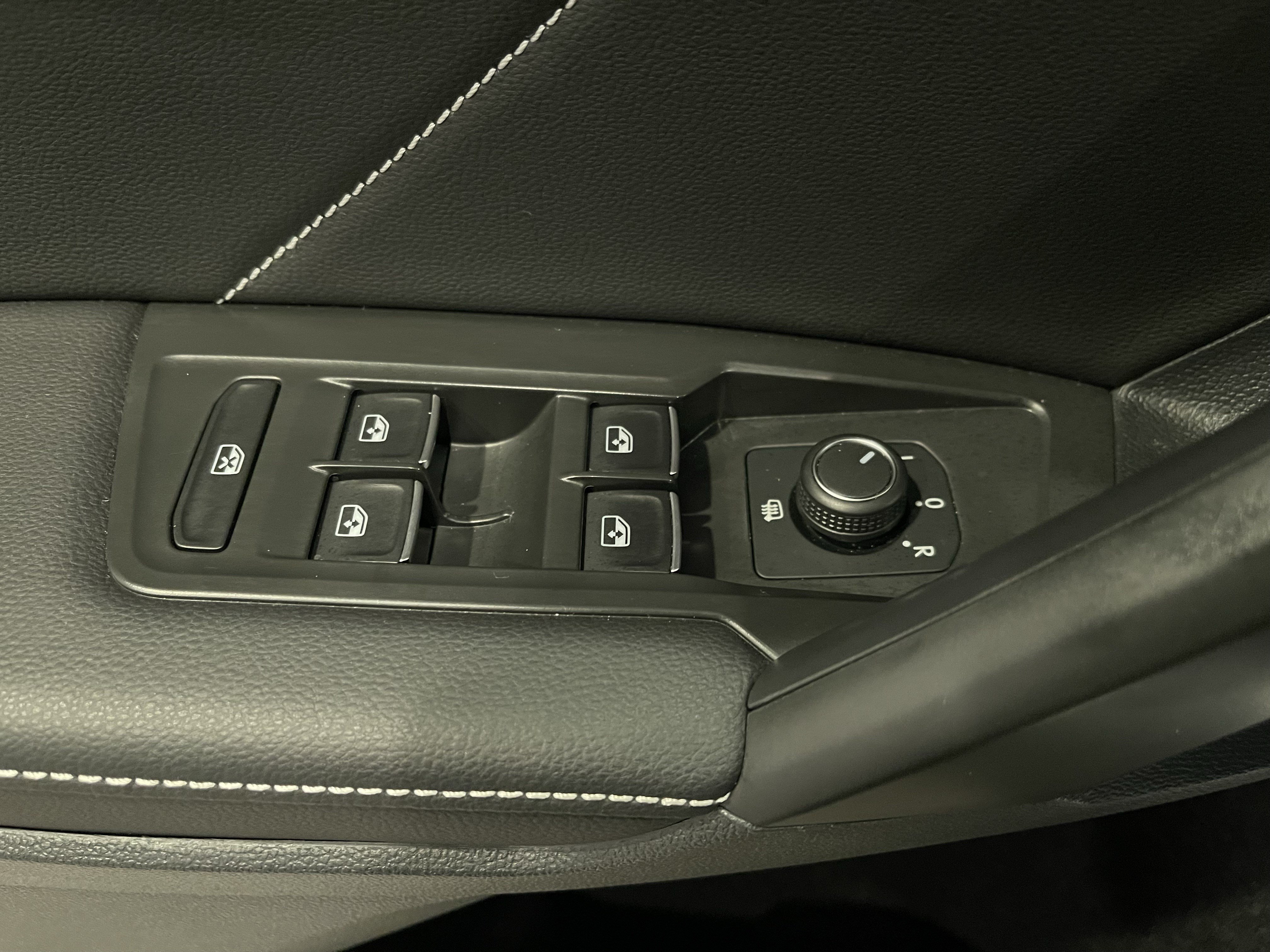 Used 2024 Volkswagen Tiguan SE R-Line AWD/4WD image 11
