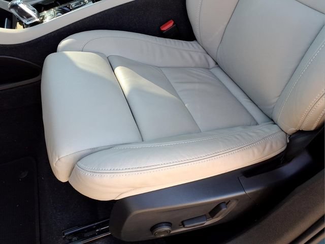 Used 2023 Volvo XC40 B4 Ultimate FWD image 16
