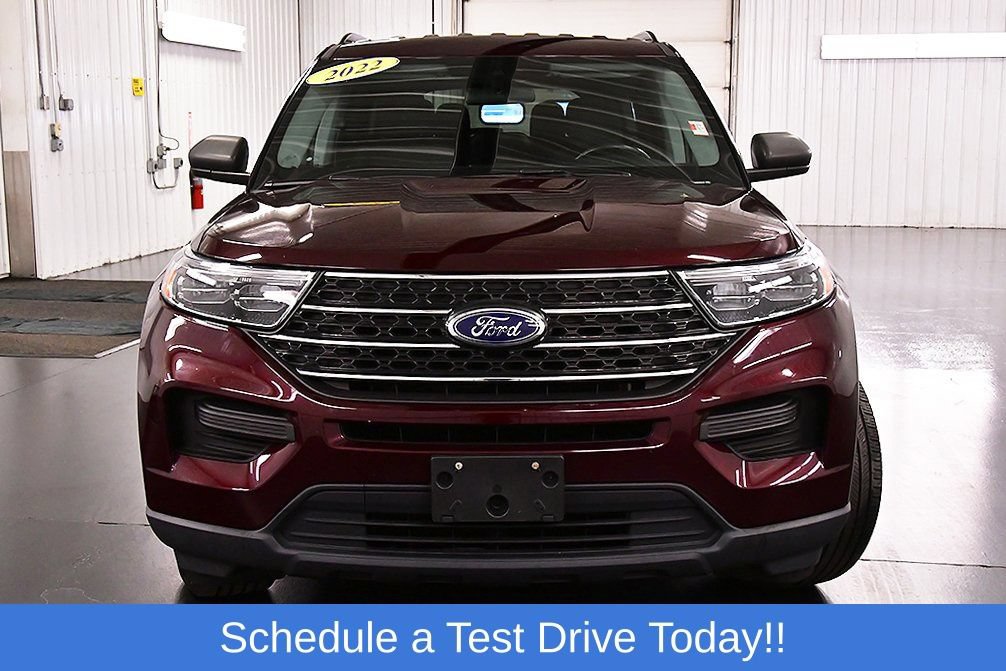 Used 2022 Ford Explorer XLT AWD/4WD image 2