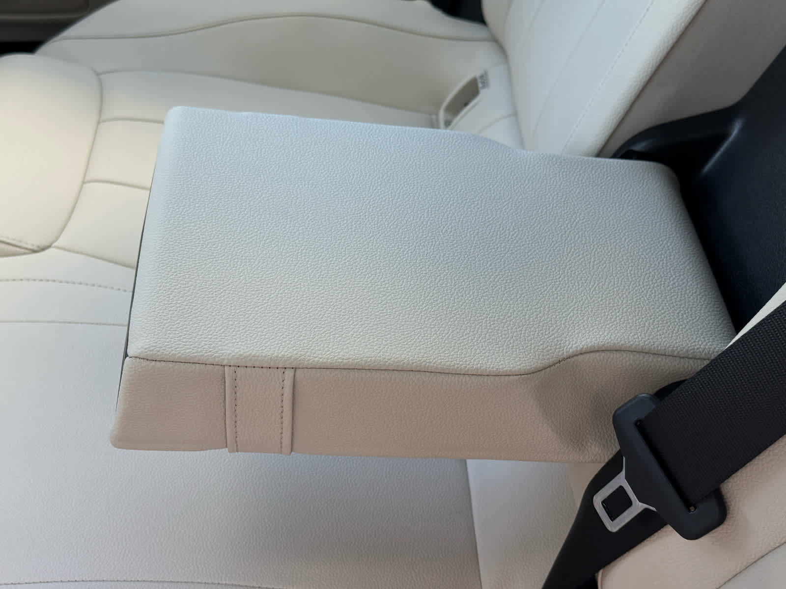 Used 2025 Mercedes-Benz CLA 250 4MATIC image 34