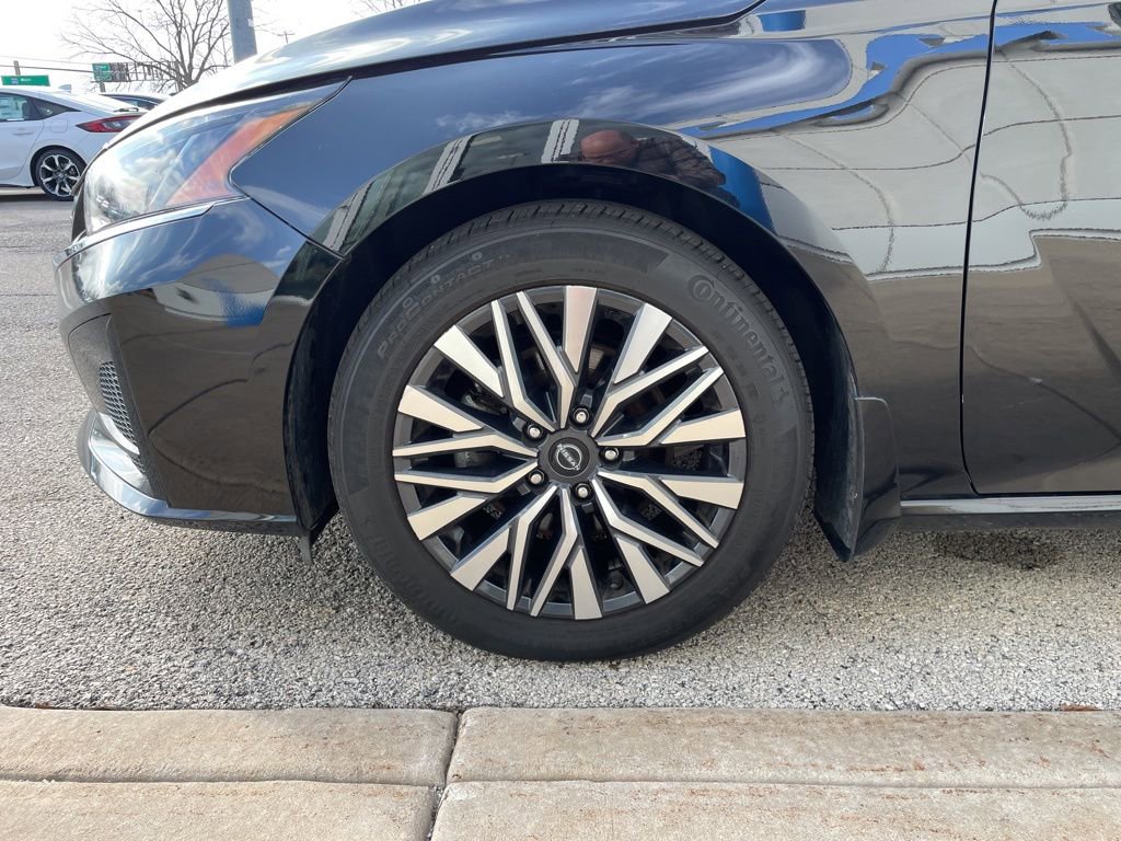 Used 2023 Nissan Altima 2.5 SV w/ SV Premium Package image 16