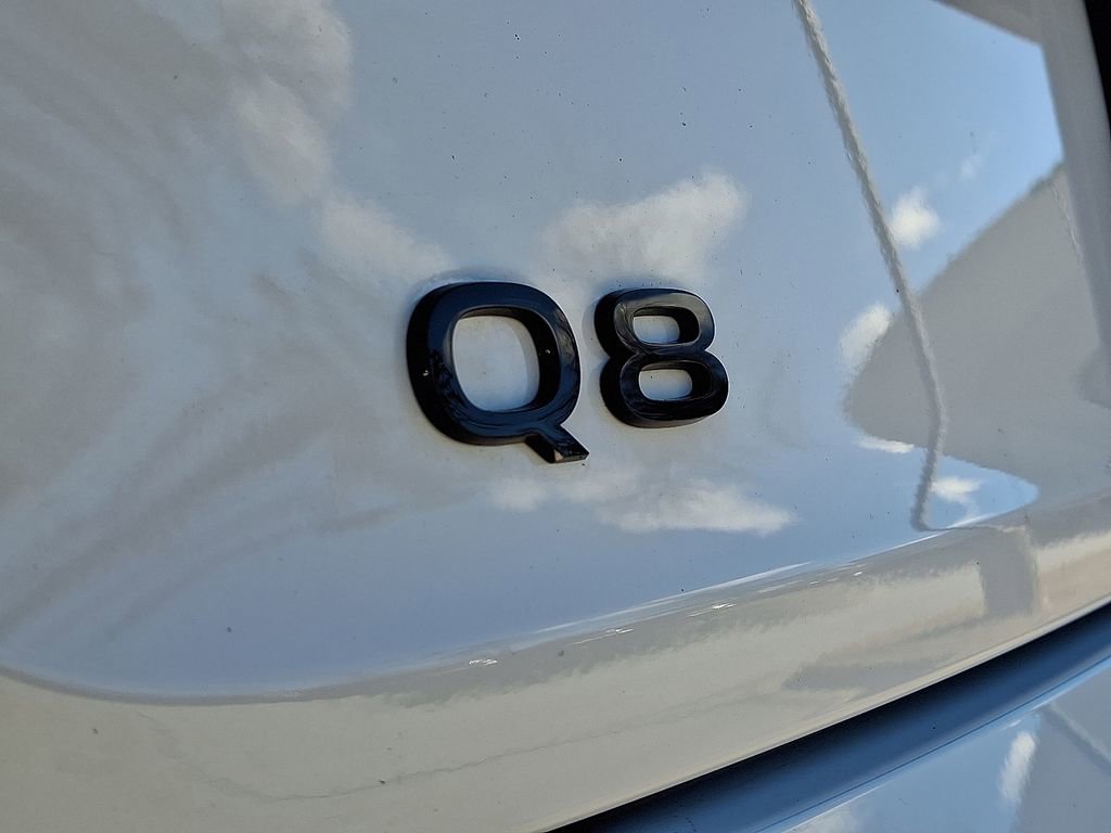 Used 2024 Audi Q8 e-tron Premium Plus image 33