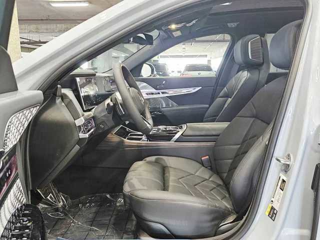 Certified 2025 BMW 750e xDrive w/ Executive Package AWD/4WD image 23