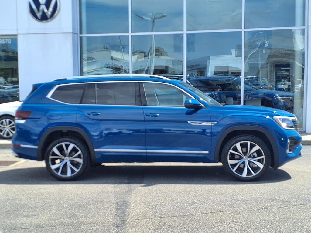 Certified 2025 Volkswagen Atlas SEL Premium R-Line image 8