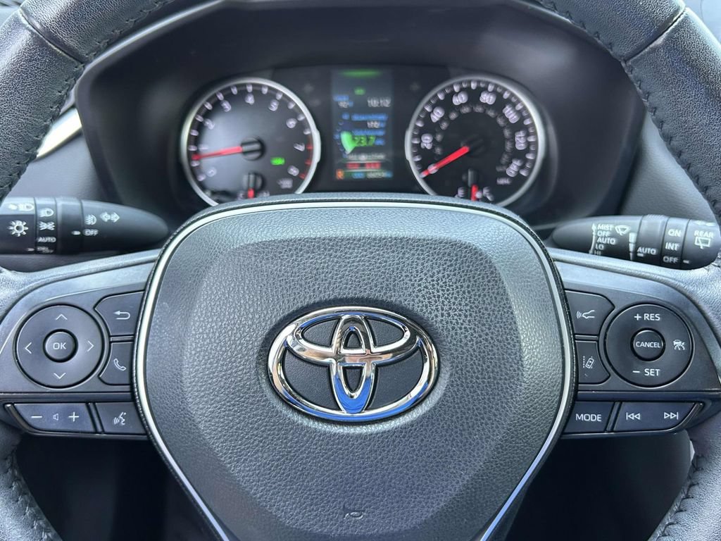 Used 2022 Toyota RAV4 XLE Premium FWD image 21