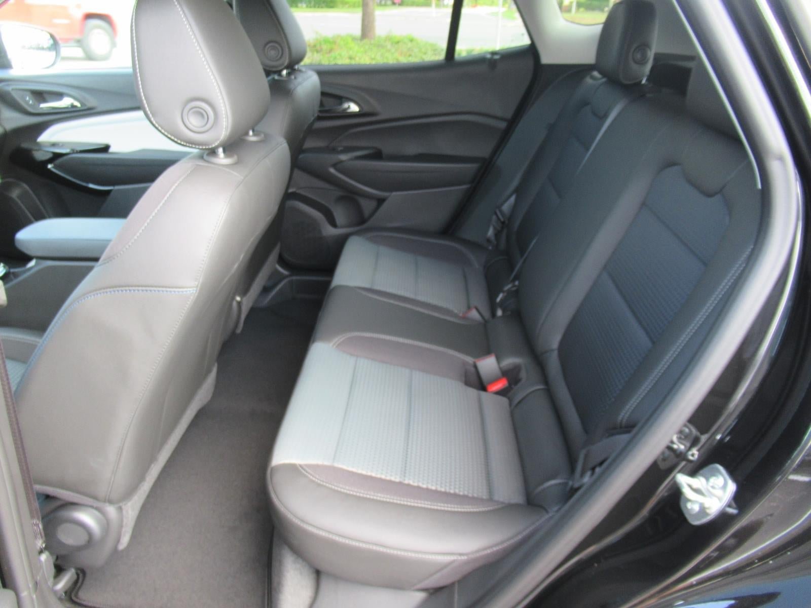 New 2026 Chevrolet Trax LT w/ Sunroof Package FWD image 35