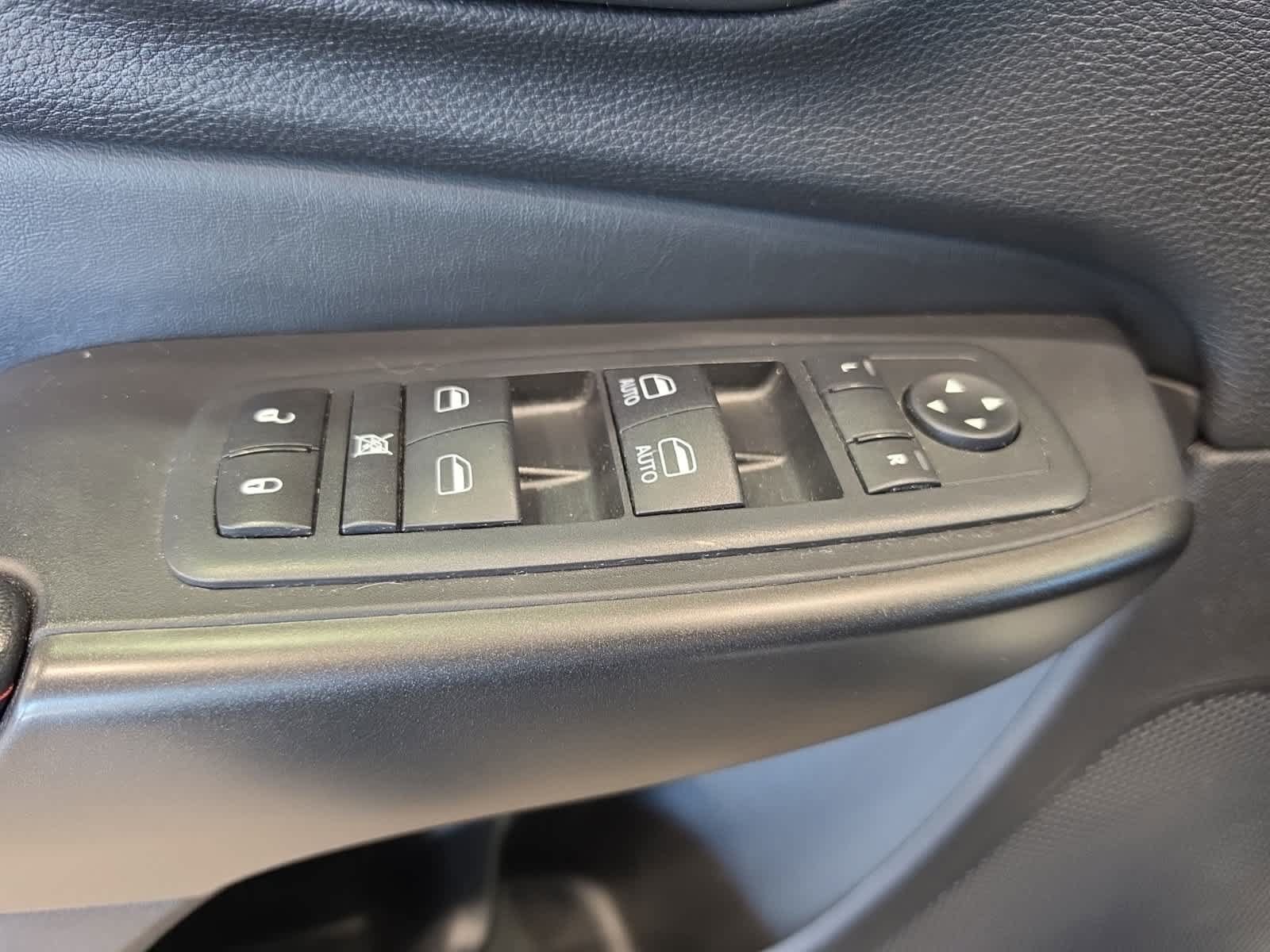 Used 2020 Jeep Cherokee Trailhawk w/ Cold Weather Group AWD/4WD image 18