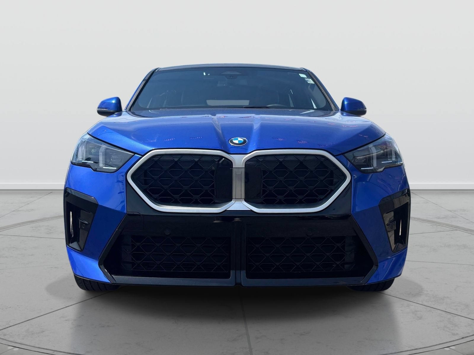 Used 2026 BMW X2 xDrive28i AWD/4WD image 2