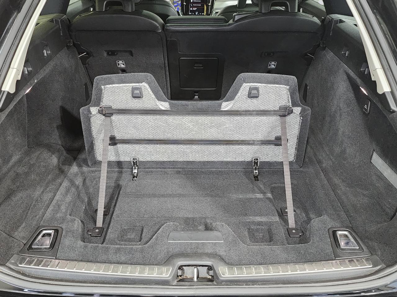 Used 2018 Volvo V90 T5 Cross Country w/ Convenience Package image 36