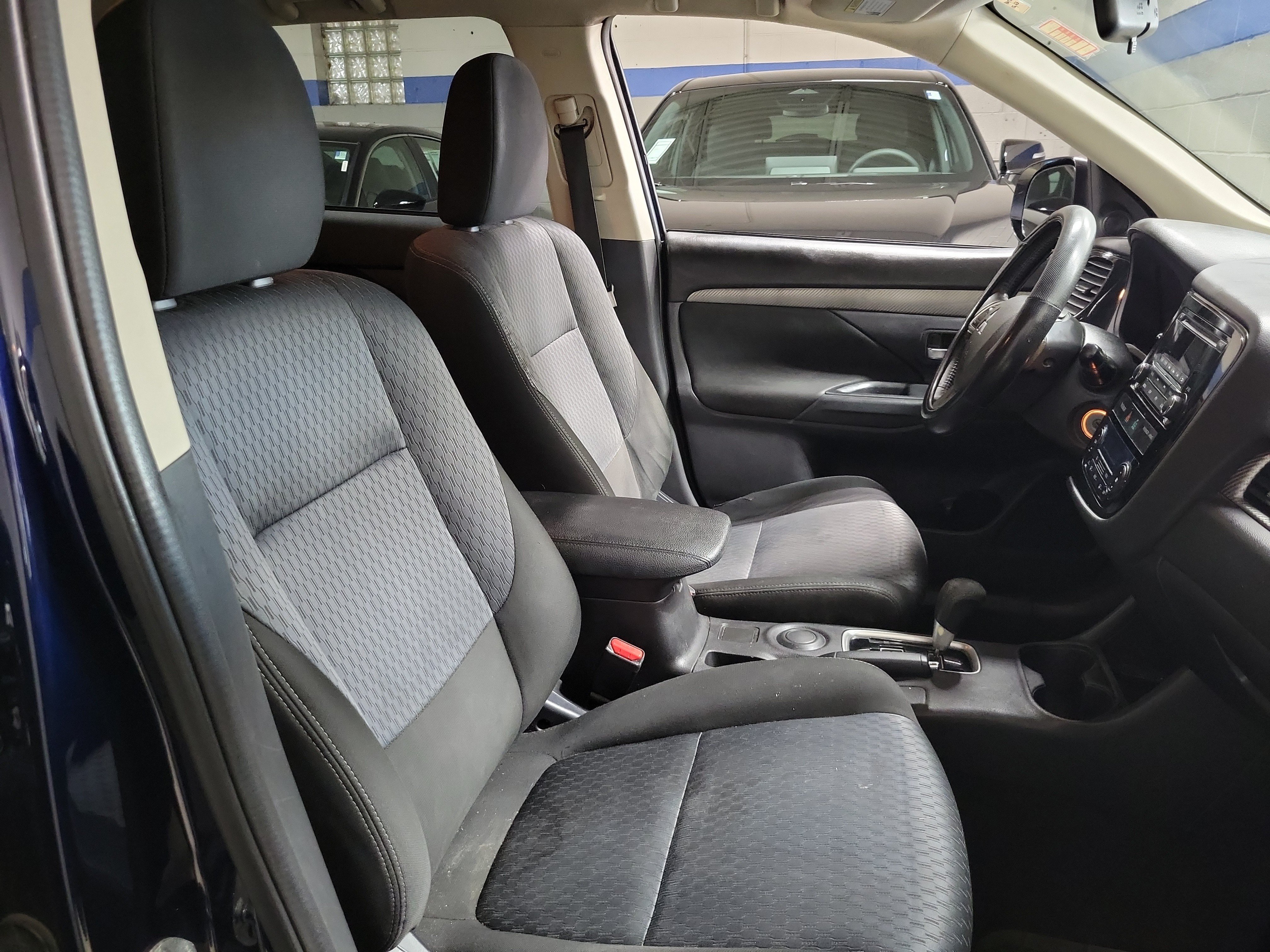 Used 2015 Mitsubishi Outlander ES FWD image 17