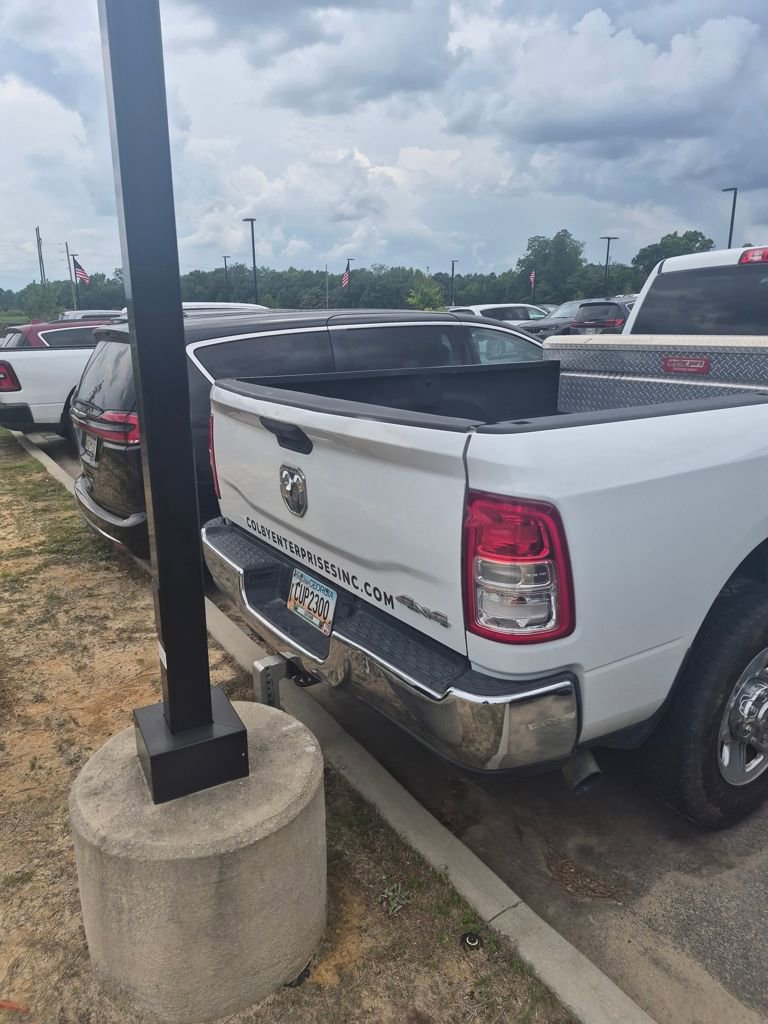 Used 2022 RAM 3500 Tradesman w/ Chrome Appearance Group AWD/4WD image 4