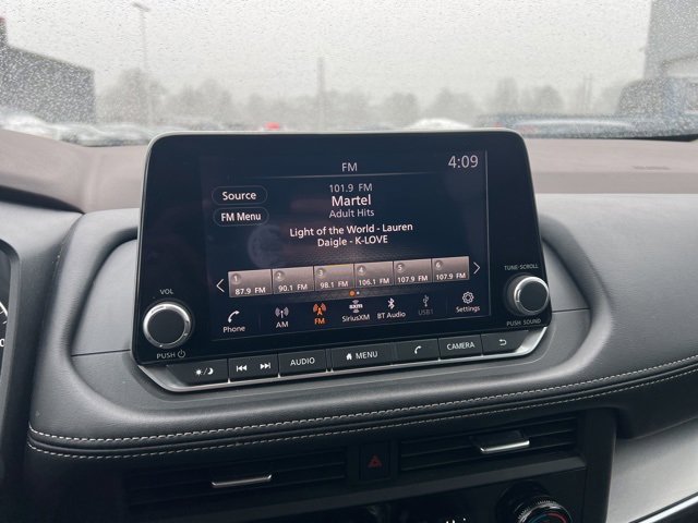 Used 2023 Nissan Rogue SV image 35