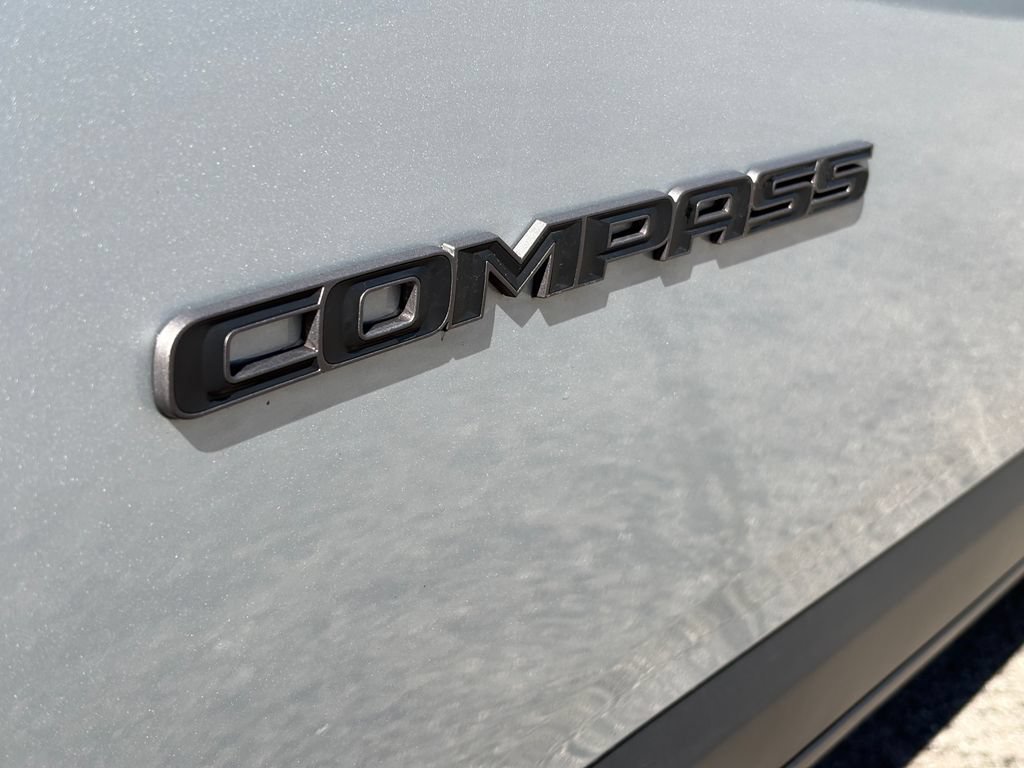 Used 2025 Jeep Compass Trailhawk AWD/4WD image 10