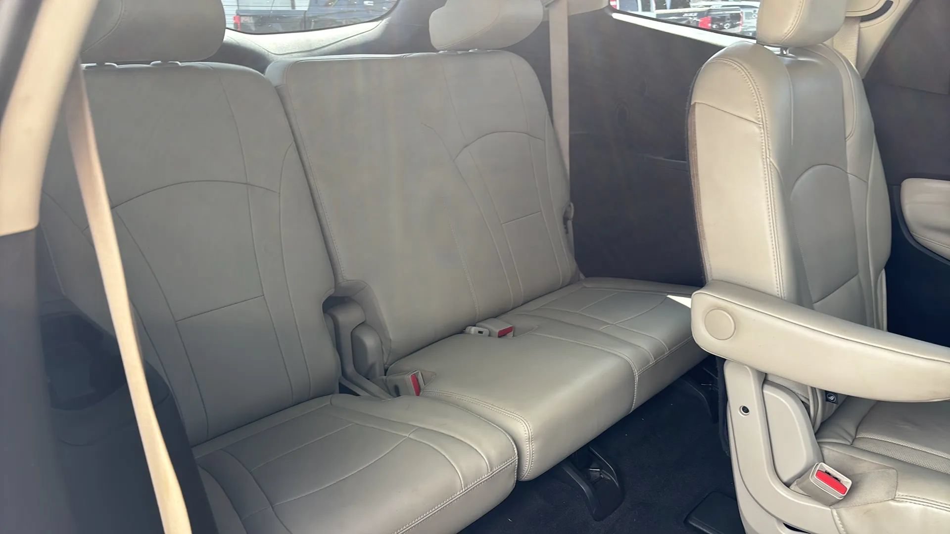 Used 2018 Buick Enclave Essence AWD/4WD image 15