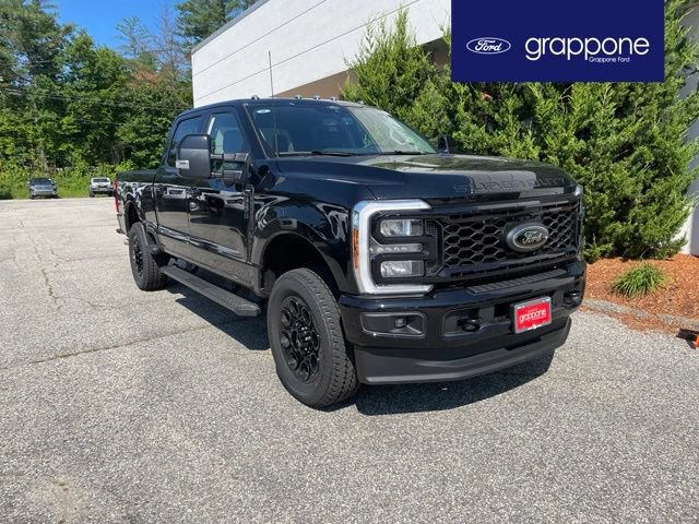 New 2026 Ford F250 Lariat w/ Black Appearance Package