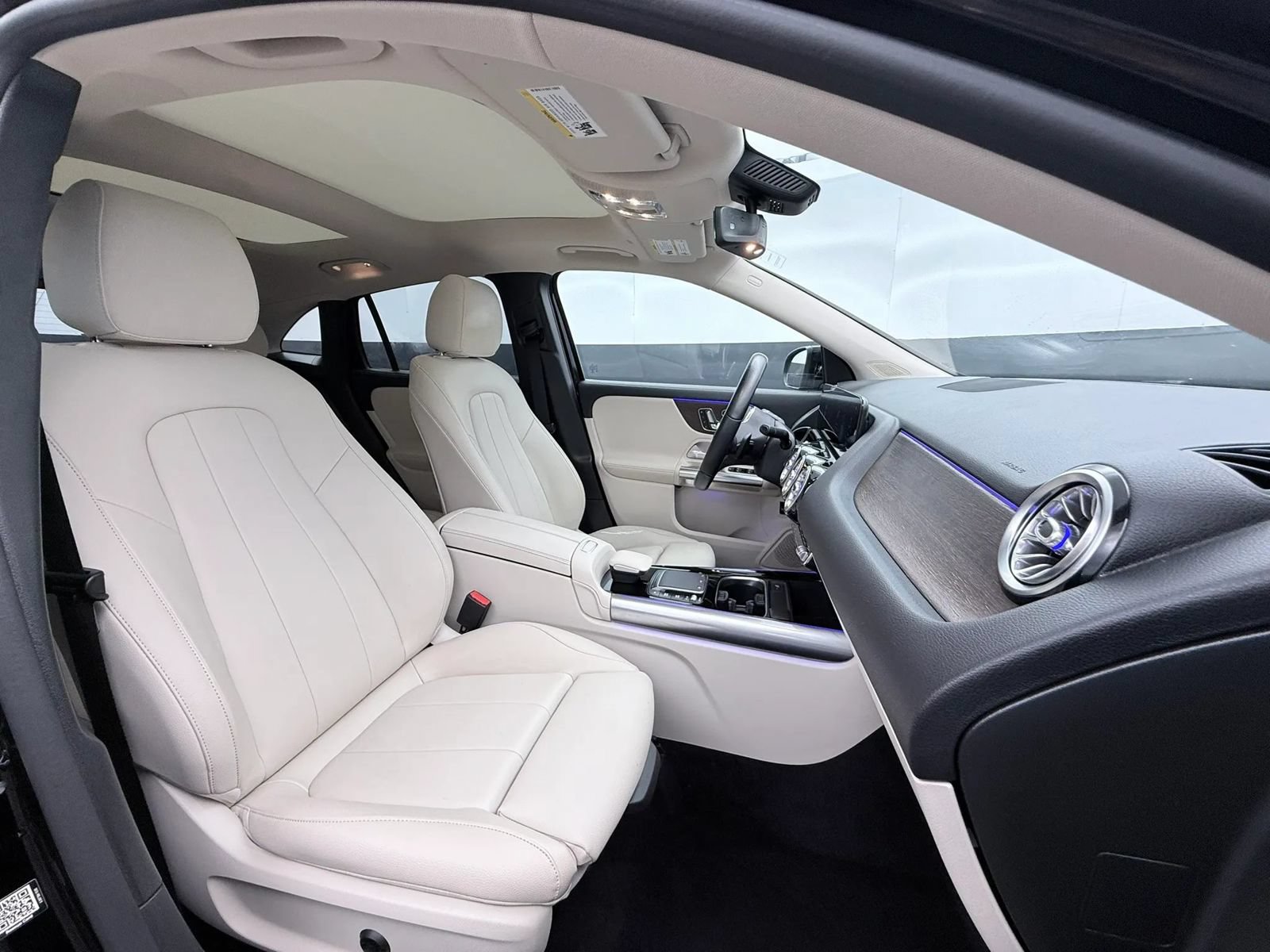 Used 2021 Mercedes-Benz GLA 250 4MATIC w/ Premium Package image 19
