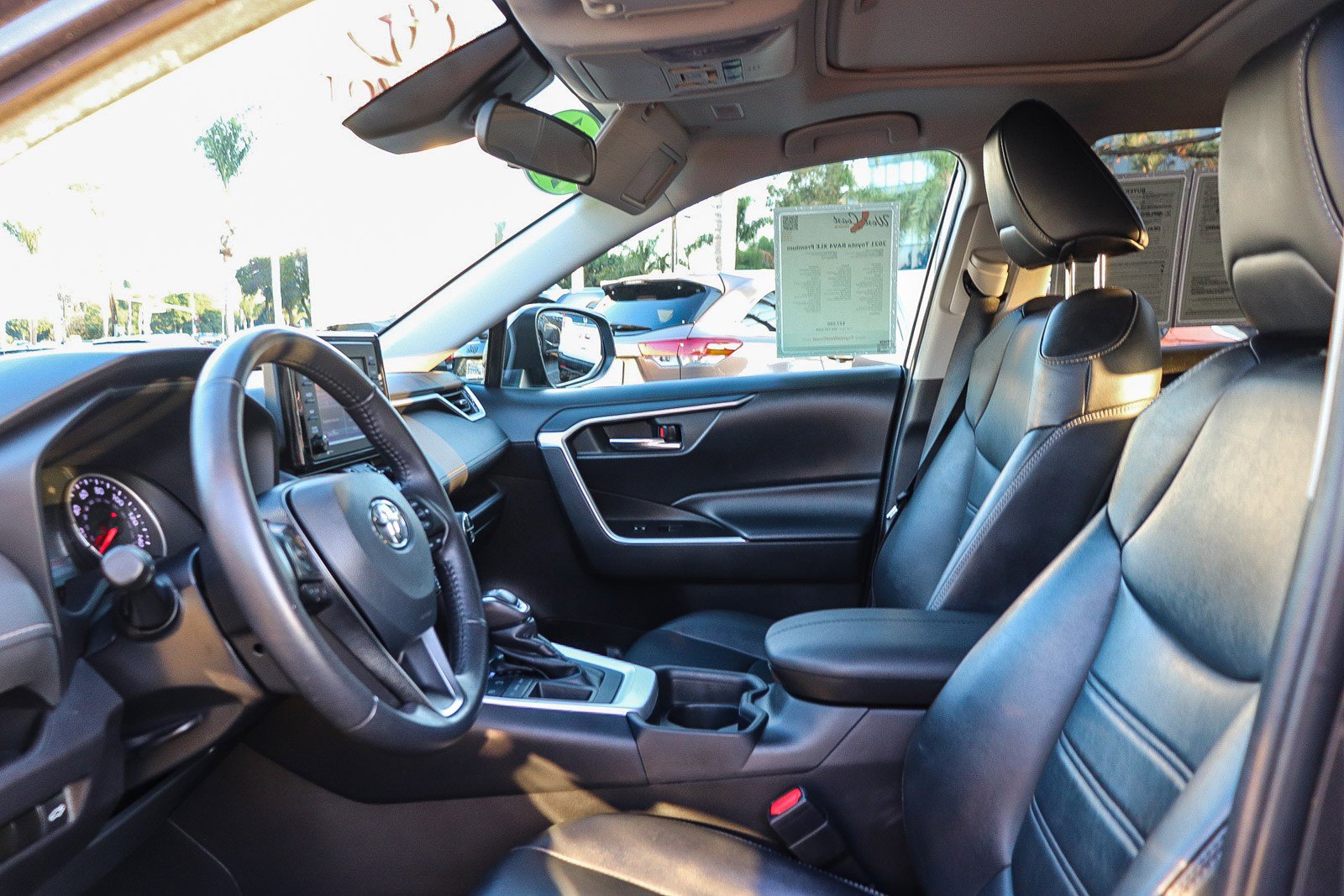 Used 2021 Toyota RAV4 XLE Premium image 18