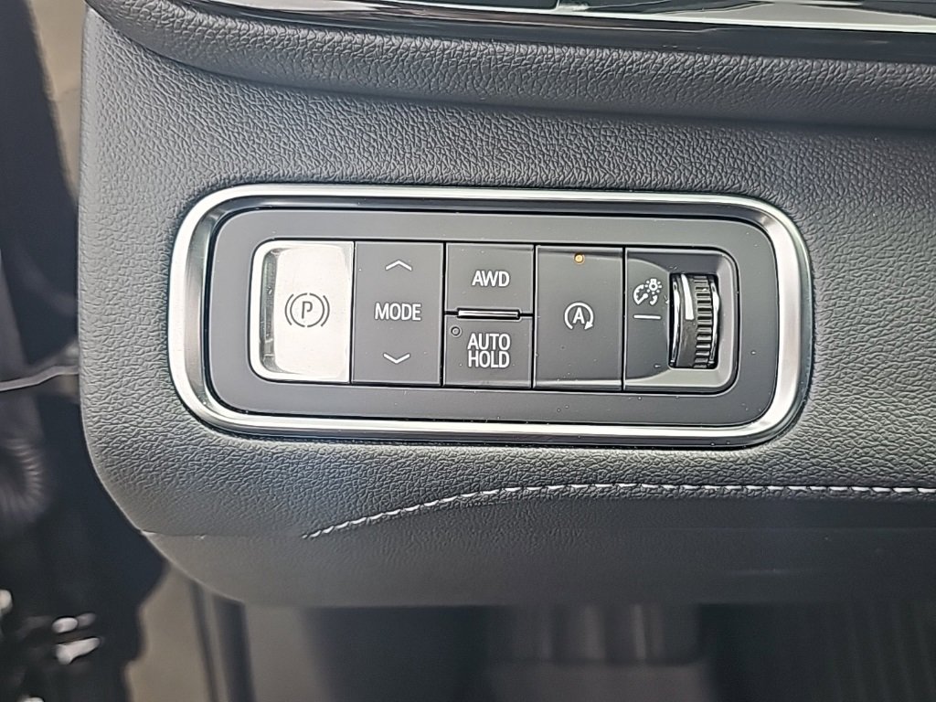 Used 2025 Buick Enclave Avenir w/ Super Cruise Package image 19