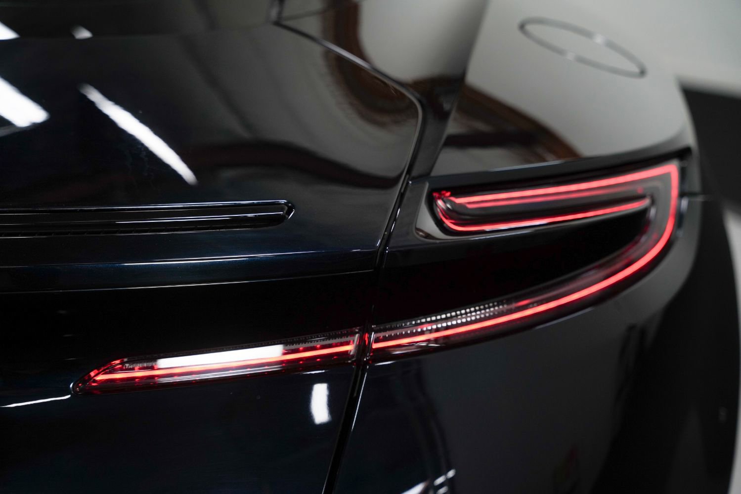 Used 2018 Aston Martin DB11 V12 image 20