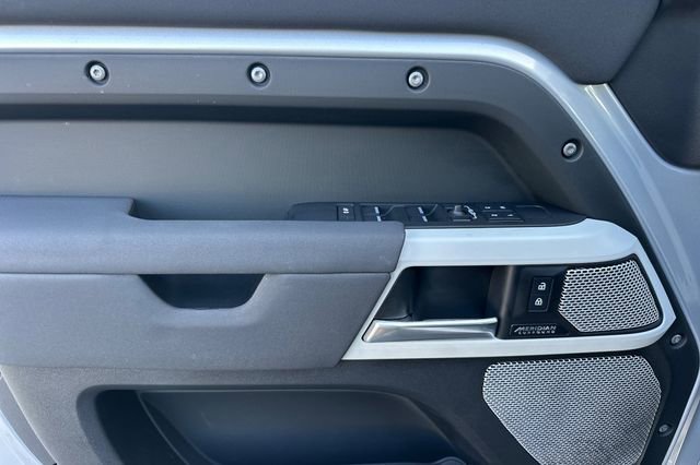 Certified 2023 Land Rover Defender 130 X-Dynamic SE image 10