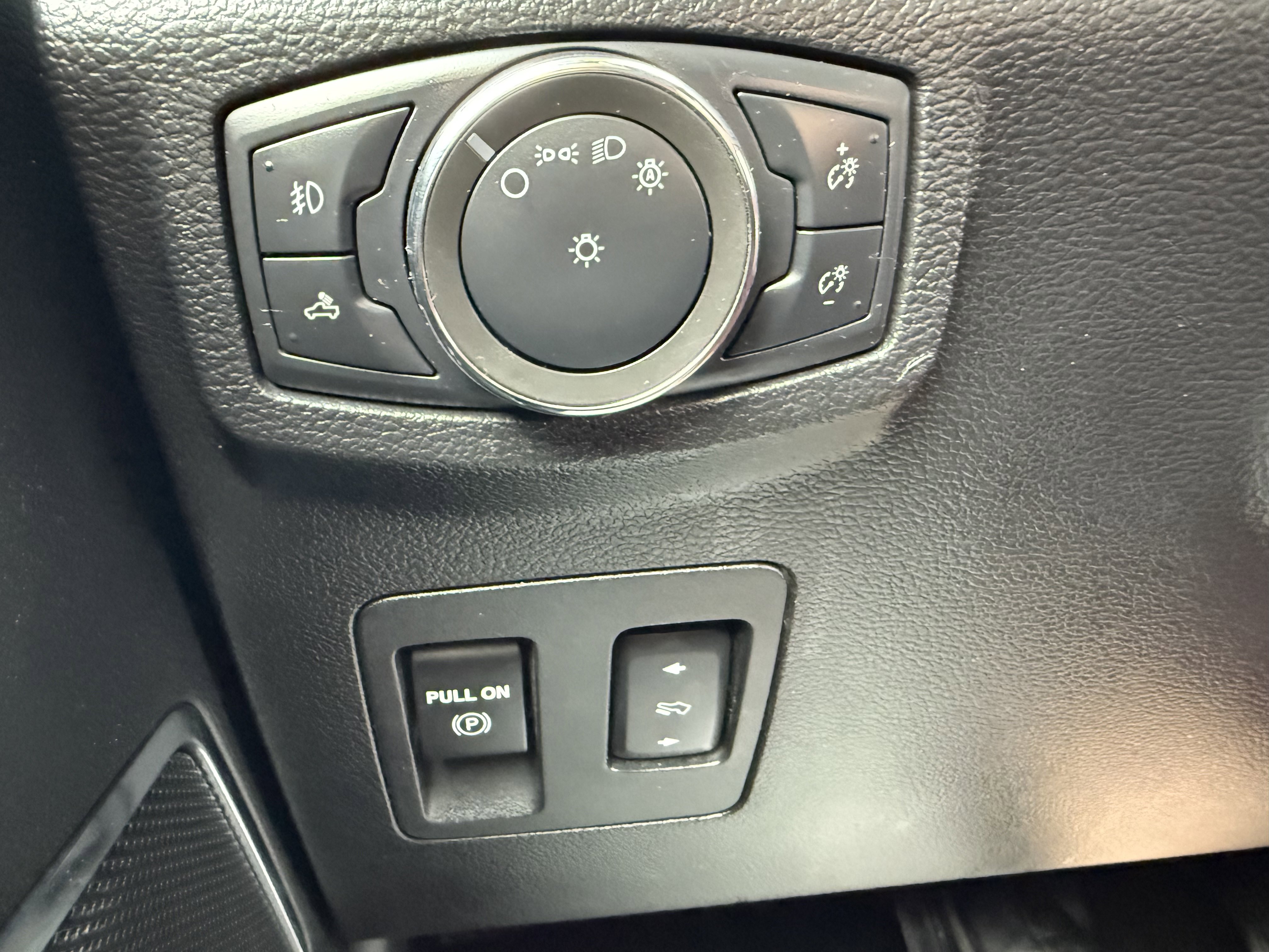 Used 2020 Ford F150 Lariat image 38