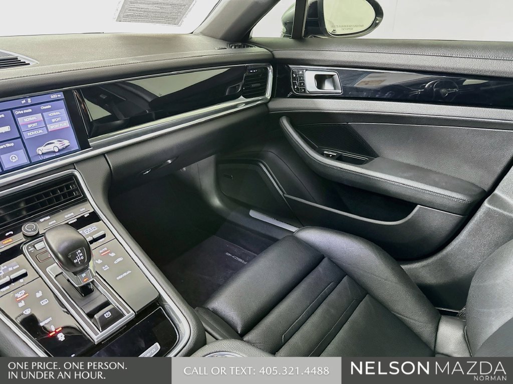 Used 2018 Porsche Panamera RWD image 27