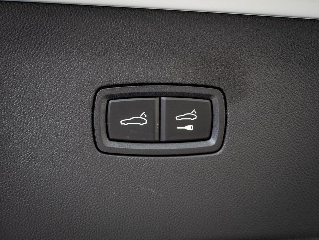 Certified 2023 Porsche Cayenne Platinum Edition image 21