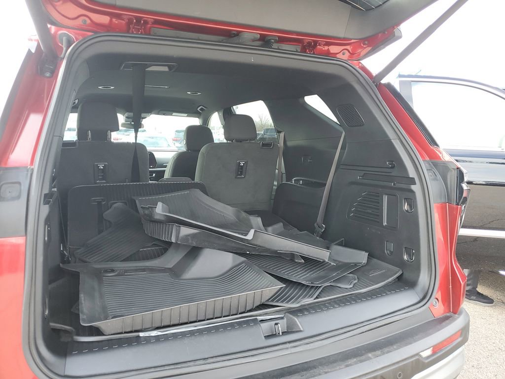 Used 2024 Chevrolet Traverse LT w/ Trailering Package image 34