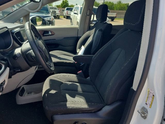 Used 2023 Chrysler Voyager LX FWD image 16