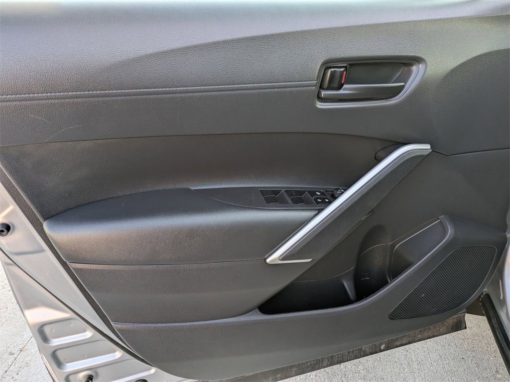 Used 2025 Toyota Corolla Cross LE image 9