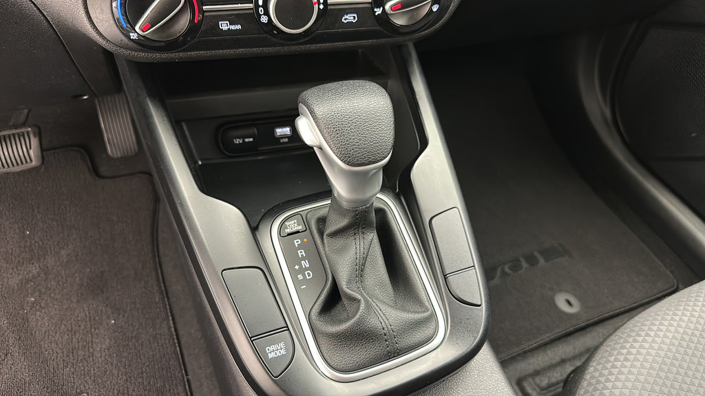 Used 2025 Kia Soul LX w/ LX Technology Package FWD image 18