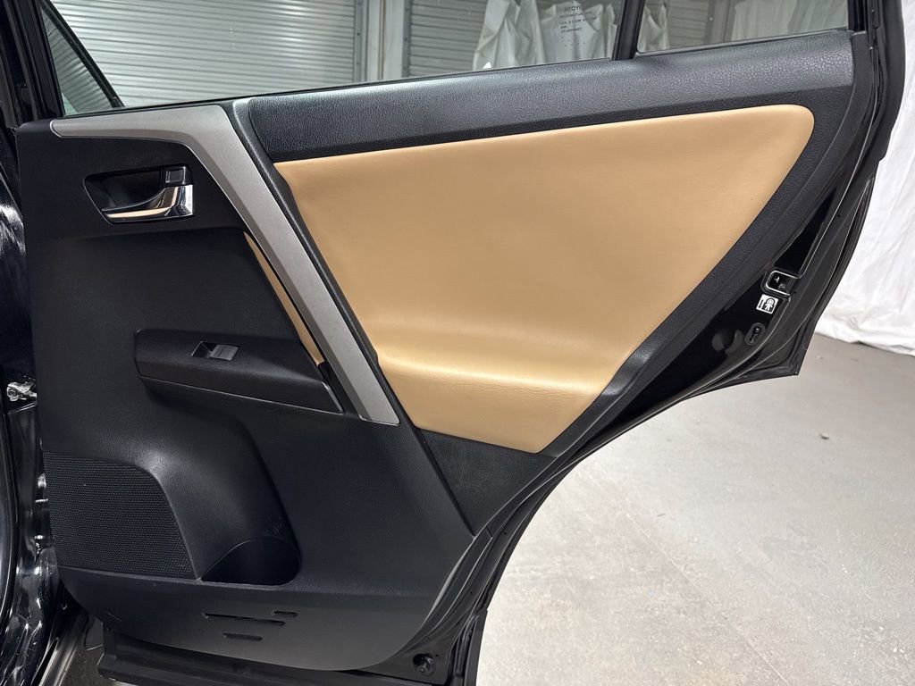Used 2018 Toyota RAV4 XLE FWD image 11