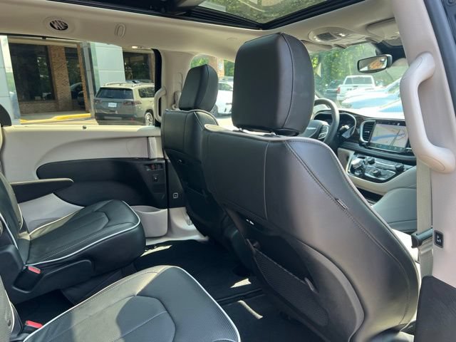 Used 2024 Chrysler Pacifica Limited AWD/4WD image 27