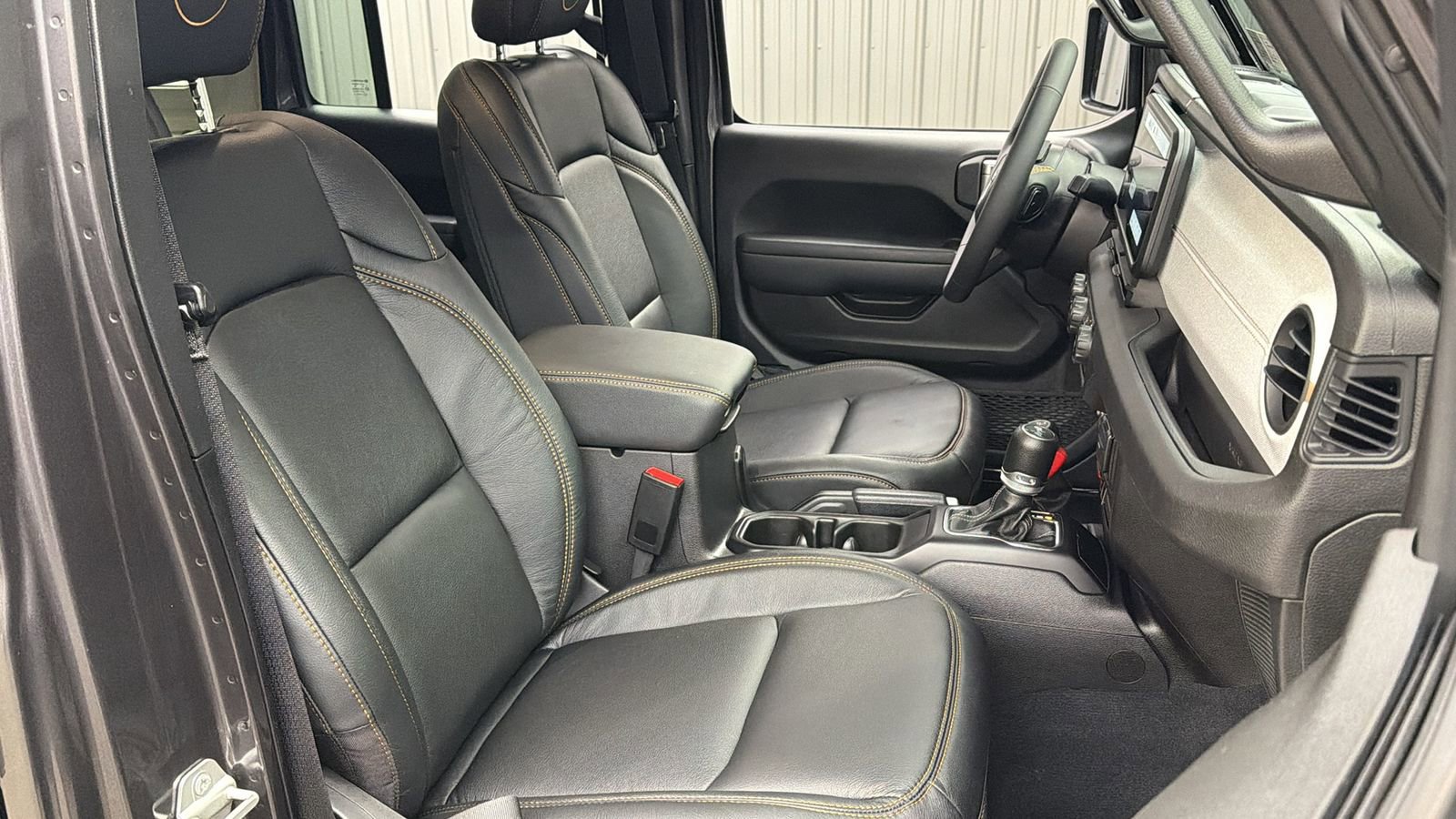 Used 2024 Jeep Wrangler Unlimited AWD/4WD image 35