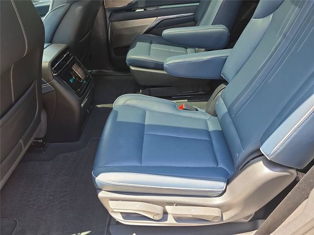 Used 2025 Cadillac Escalade IQ Luxury 2 w/ LPO, Premium Carpet Package AWD/4WD image 16