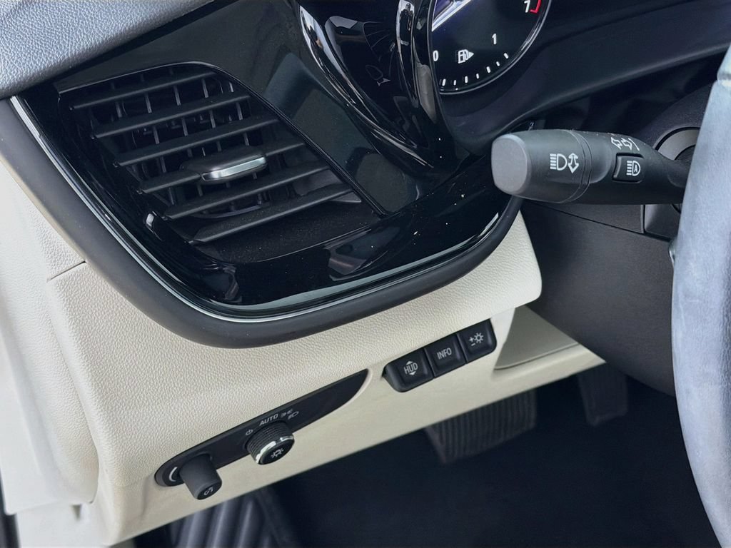 Used 2023 Buick Envision Avenir AWD/4WD image 10