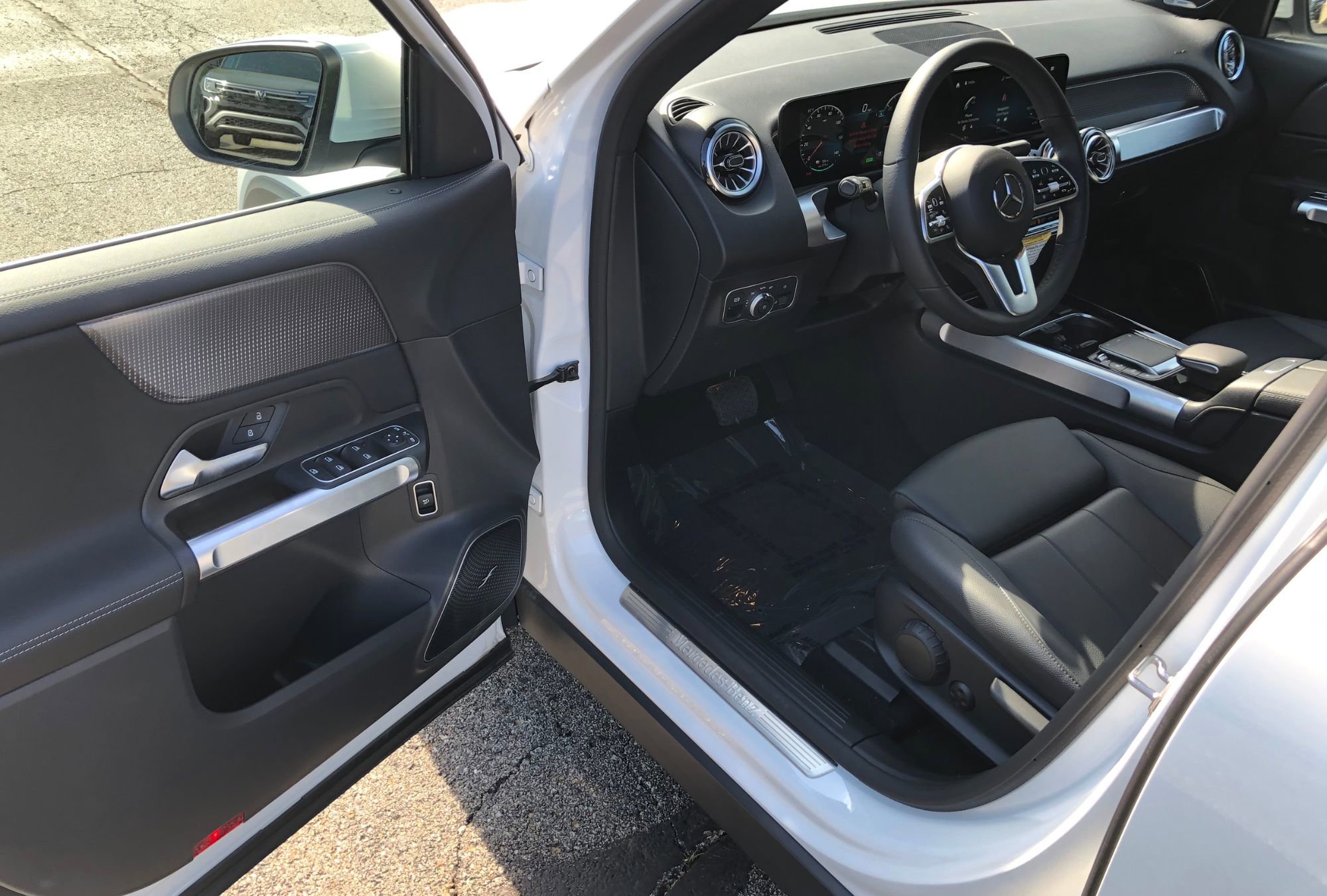 New 2022 Mercedes-Benz EQB 300 4MATIC image 11