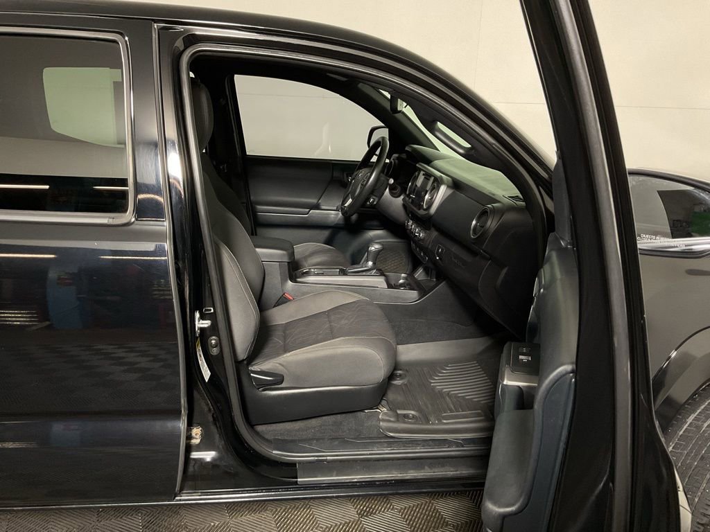 Used 2016 Toyota Tacoma TRD Sport image 34