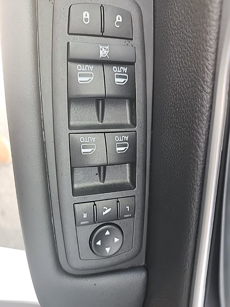 New 2026 Chrysler Pacifica Limited image 28