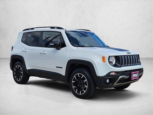 Used 2023 Jeep Renegade Latitude AWD/4WD image 3