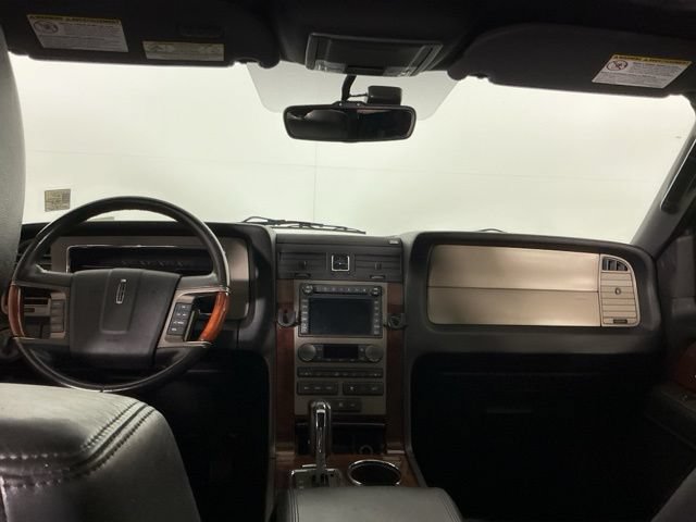 Used 2011 Lincoln Navigator Ultimate AWD/4WD image 18
