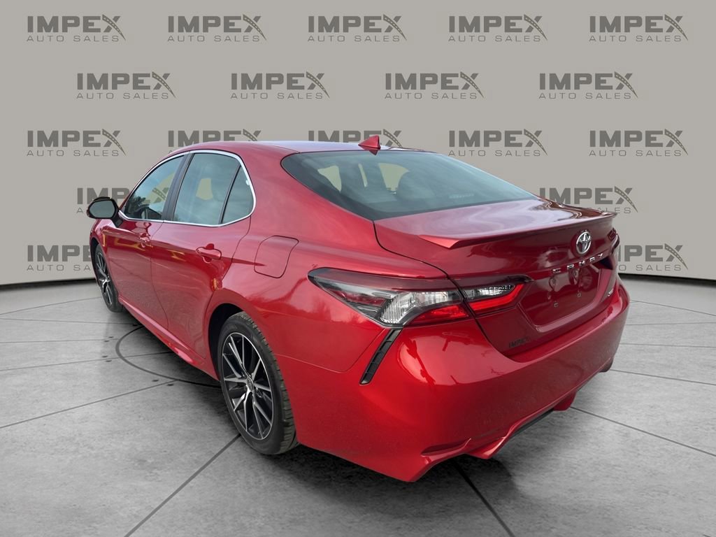 Used 2021 Toyota Camry SE image 3