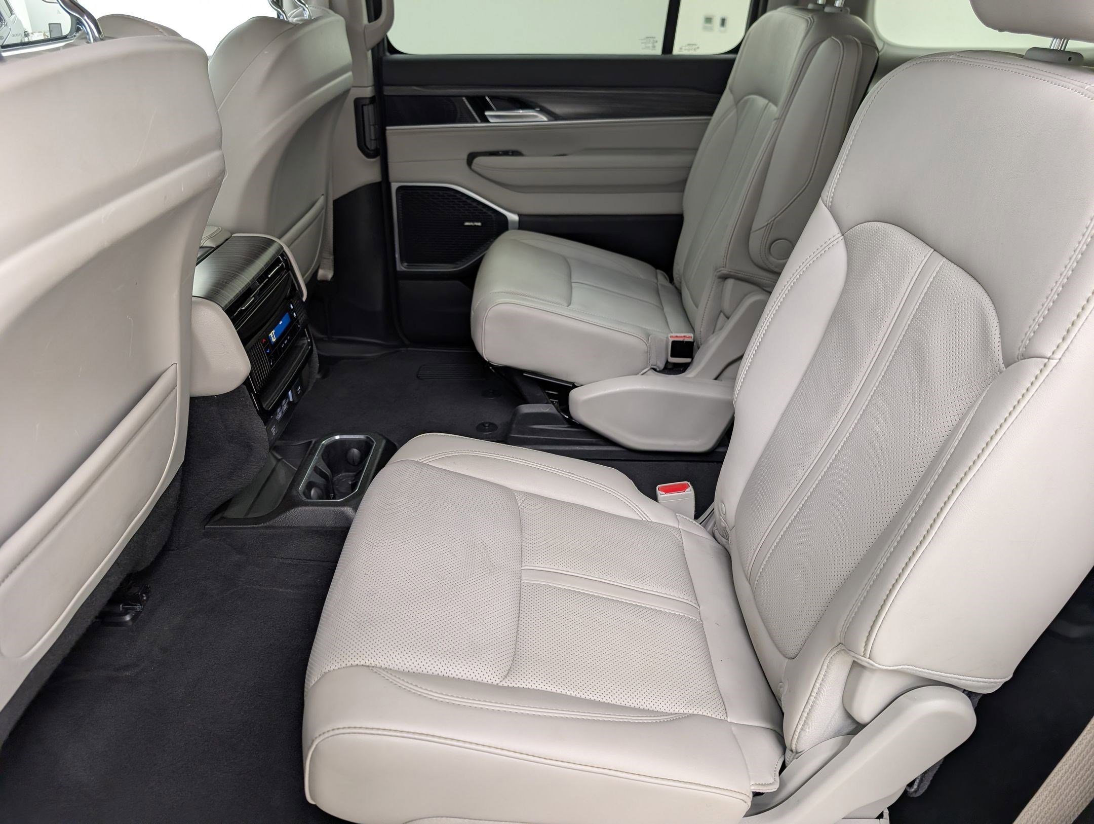 Used 2023 Jeep Wagoneer Series III w/ Preferred Equipment Group image 15