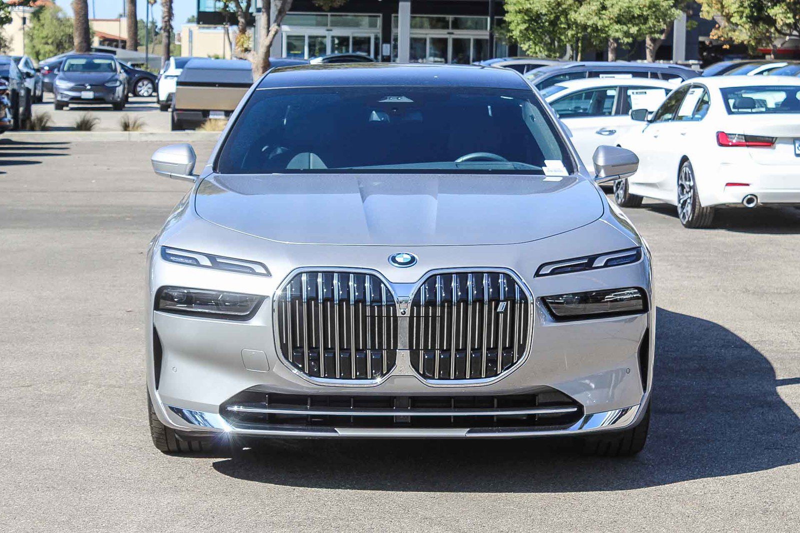 Certified 2025 BMW i7 eDrive50 w/ Premium Package image 2