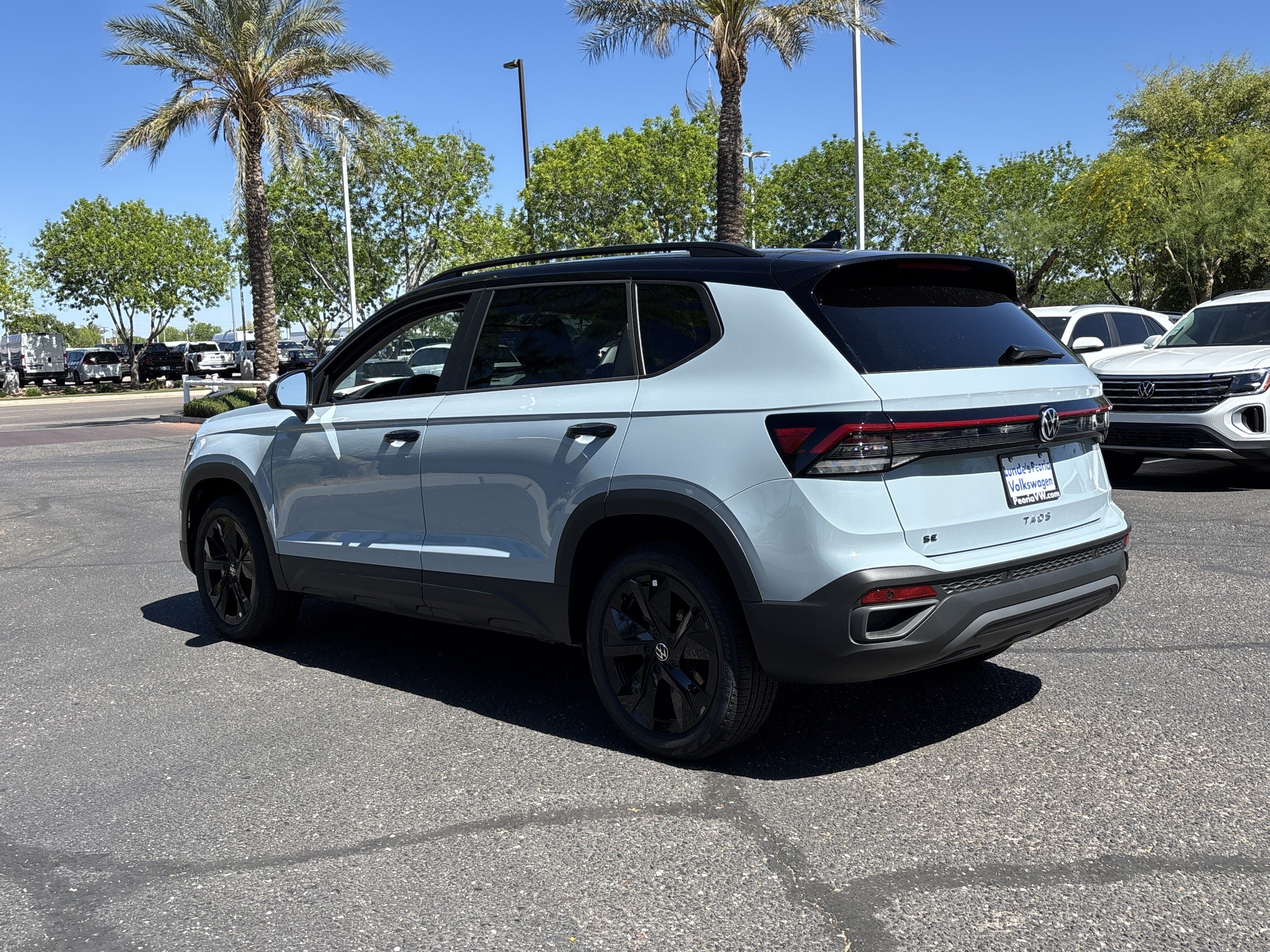 New 2026 Volkswagen Taos SE FWD image 2
