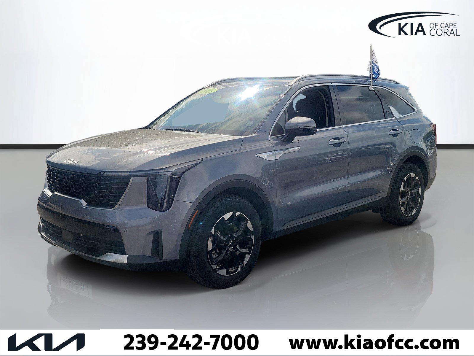 Certified 2025 Kia Sorento S w/ Panoramic Sunroof Package FWD image 3