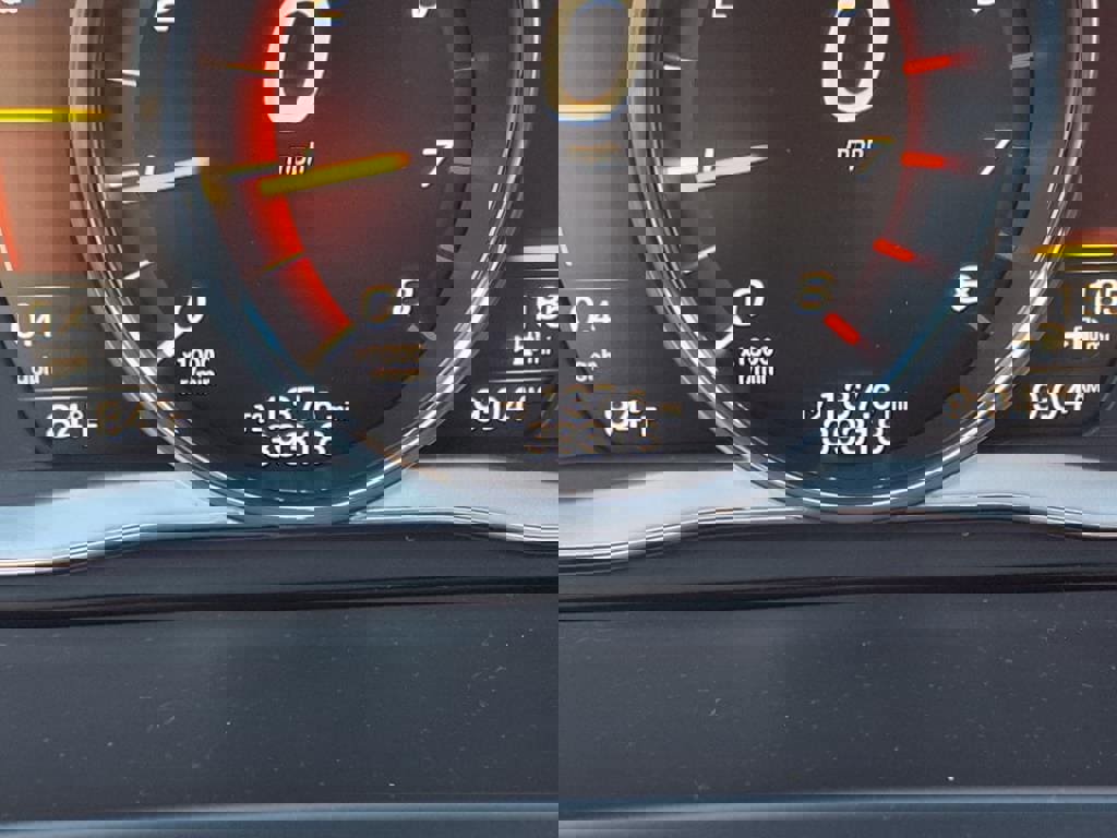 Used 2018 Volvo V60 T5 Cross Country w/ Convenience Package image 32